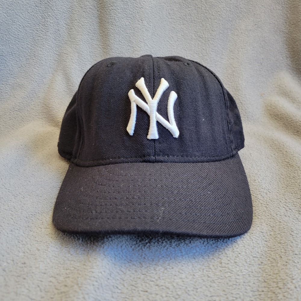 VINTAGE NEW YORK YANKEES Hat Cap Fitted Navy Size 6 7/8 New Era 59Fifty